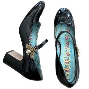 Gucci Black Patent Heels With Bee Decor